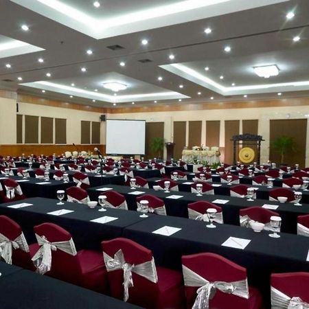 Grand Cempaka Business Hotel Giacarta Esterno foto