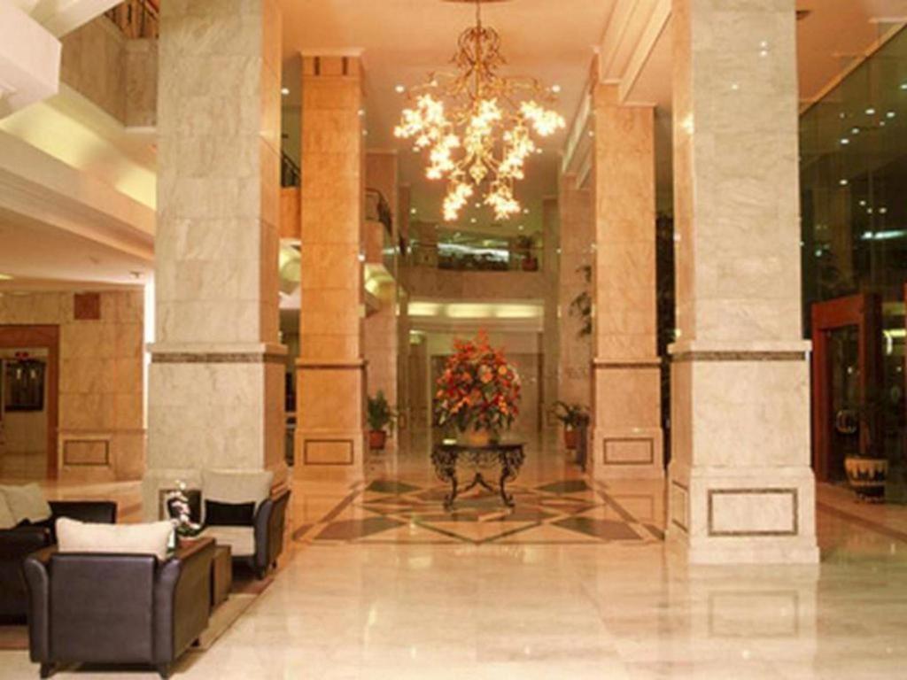Grand Cempaka Business Hotel Giacarta Esterno foto