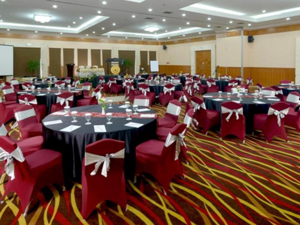 Grand Cempaka Business Hotel Giacarta Esterno foto