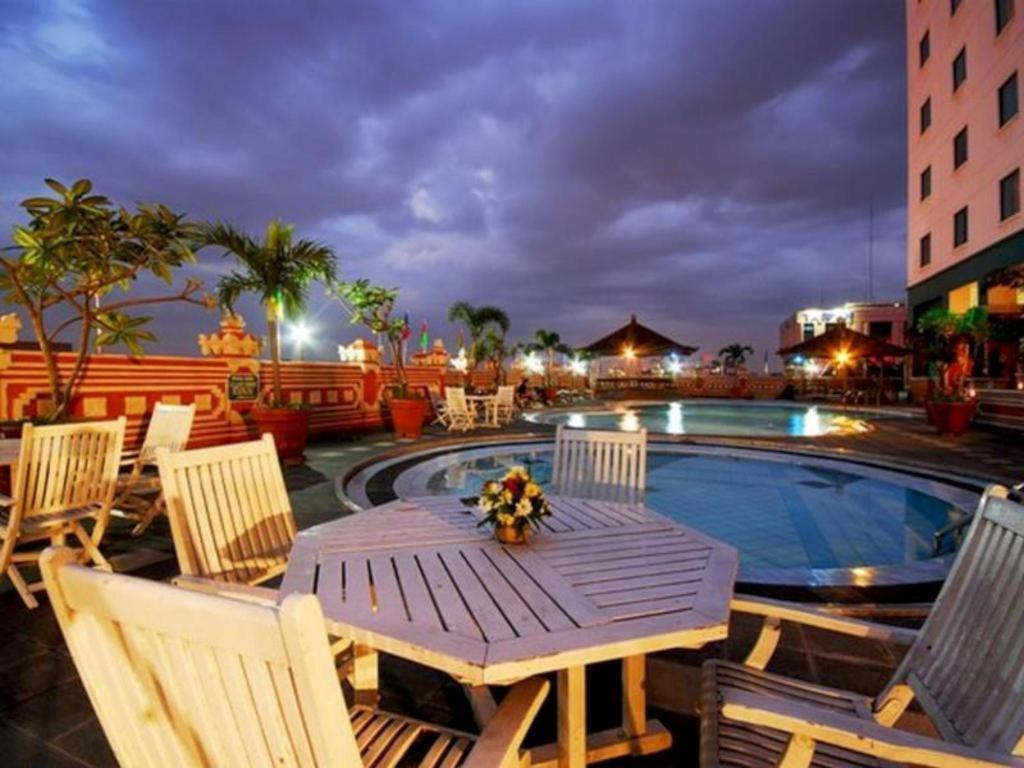 Grand Cempaka Business Hotel Giacarta Esterno foto