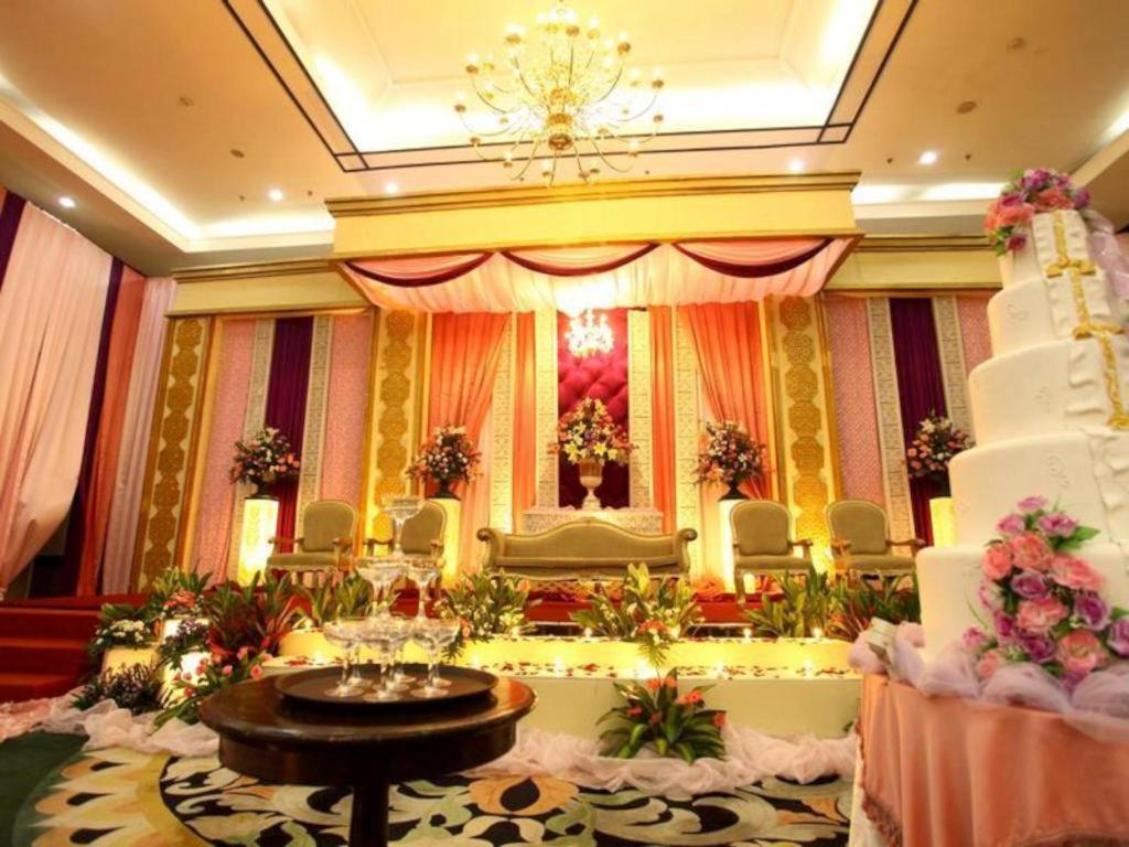 Grand Cempaka Business Hotel Giacarta Esterno foto