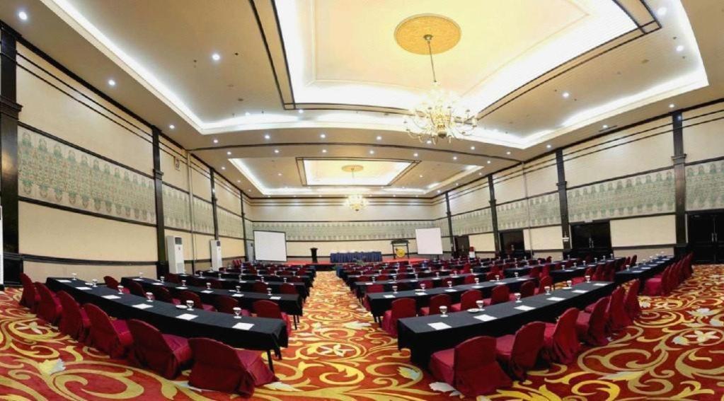 Grand Cempaka Business Hotel Giacarta Esterno foto