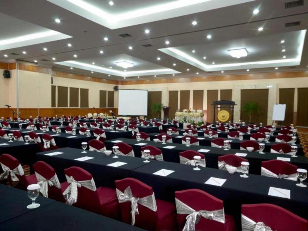 Grand Cempaka Business Hotel Giacarta Esterno foto